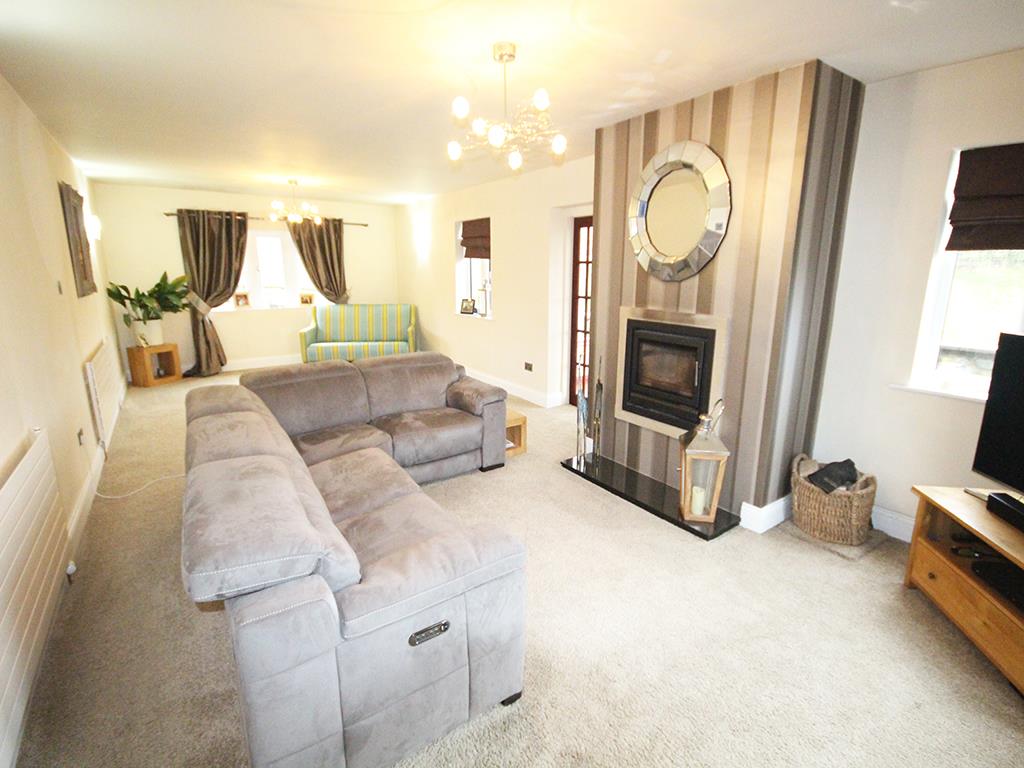 4 bedroom house For Sale in Fence, Burnley - IMG_1020.jpg